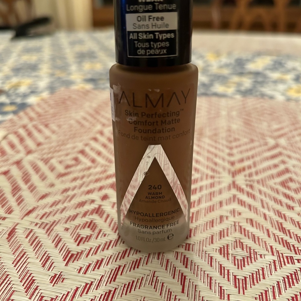 Almay Comfort Matte Foundation - Warm Almond - Picture 6 of 8